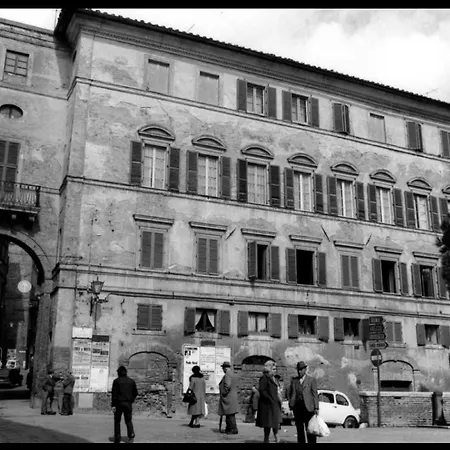 Domus An- Two Bedrooms -antique And Historical Lägenhet Siena