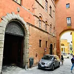 Domus An- Two Bedrooms -antique And Historical Siena